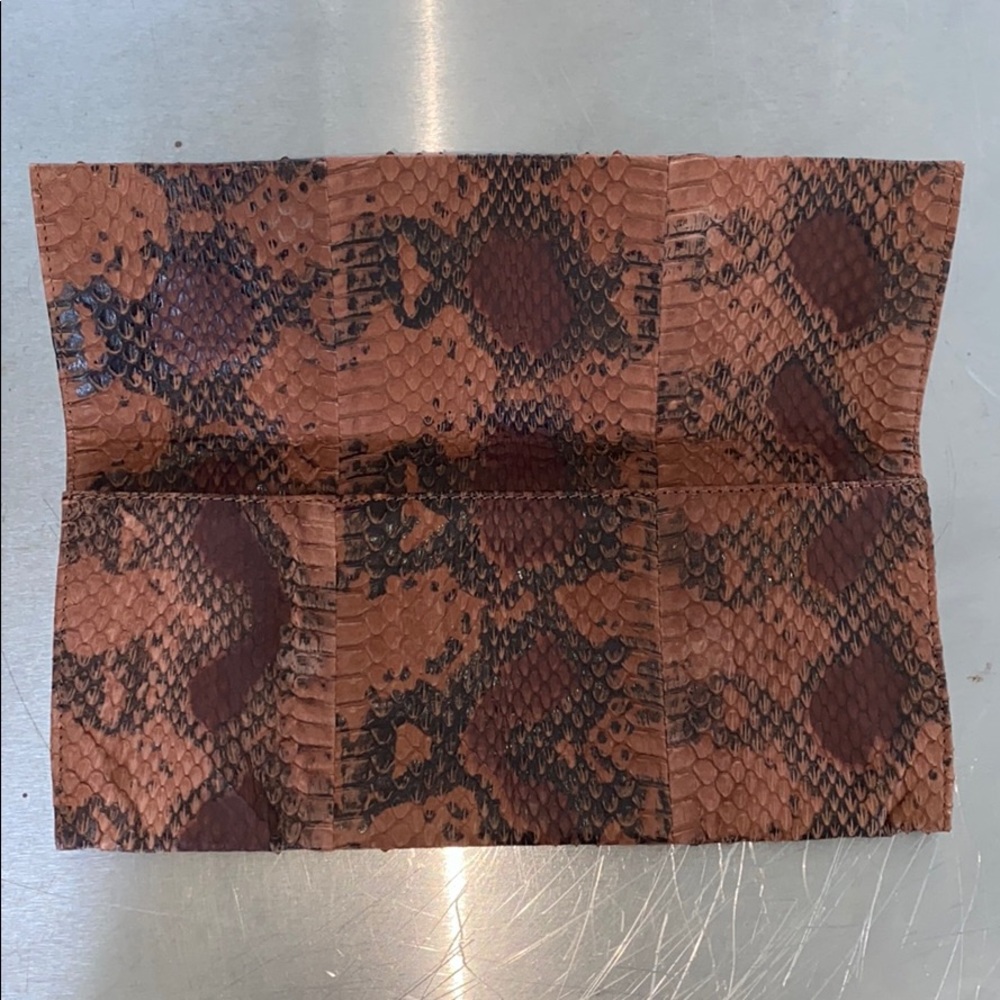 SNAKE EMBOSSED CLUTCH - Picture 2 of 4